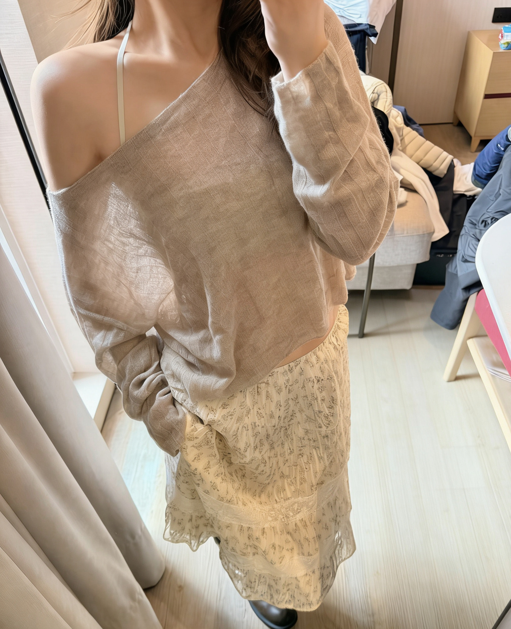 RARELY 100还原 “雾感”斜肩宽松羊毛混纺长袖罩衫 黑色/浅花驼