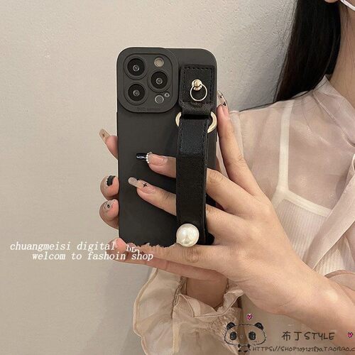 ins珍珠手腕带适用iPhone18pro max手机壳17pro黑色16/15plus苹果13mini复古12/14/4se3/xr/8小红书6女iP11e7