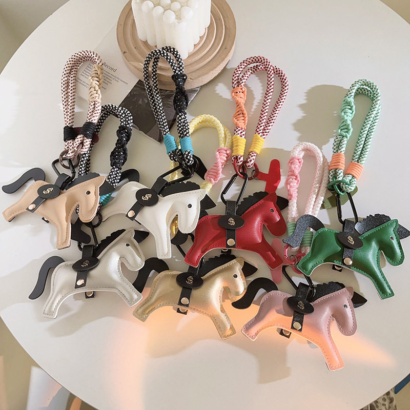 Clove 有钱小马登山扣挂坠手机链短款小包挂绳钥匙扣新年礼物包挂,饰品/流行首饰/时尚饰品新,链条,淘宝优惠券,粉丝福利购,淘宝优惠卷