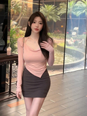 又纯又欲不规则荡领挂脖性感长袖 T恤女显瘦洋气高腰包臀裙两件套