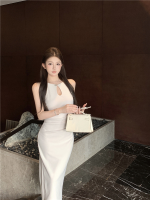 镂空挂脖高级吊带连衣裙性感开叉