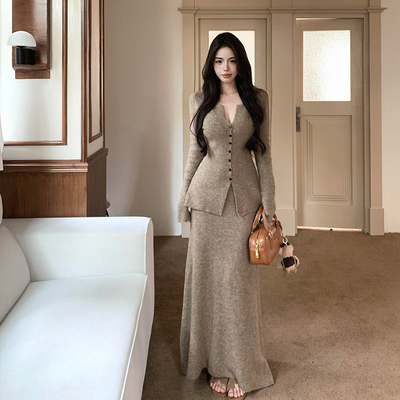 松弛慵懒感毛衣套装秋冬纯欲系扣V领修身针织衫高腰半身裙两件套