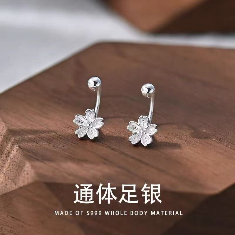 每日惊喜足银999银樱轻绽于耳畔U形耳钉