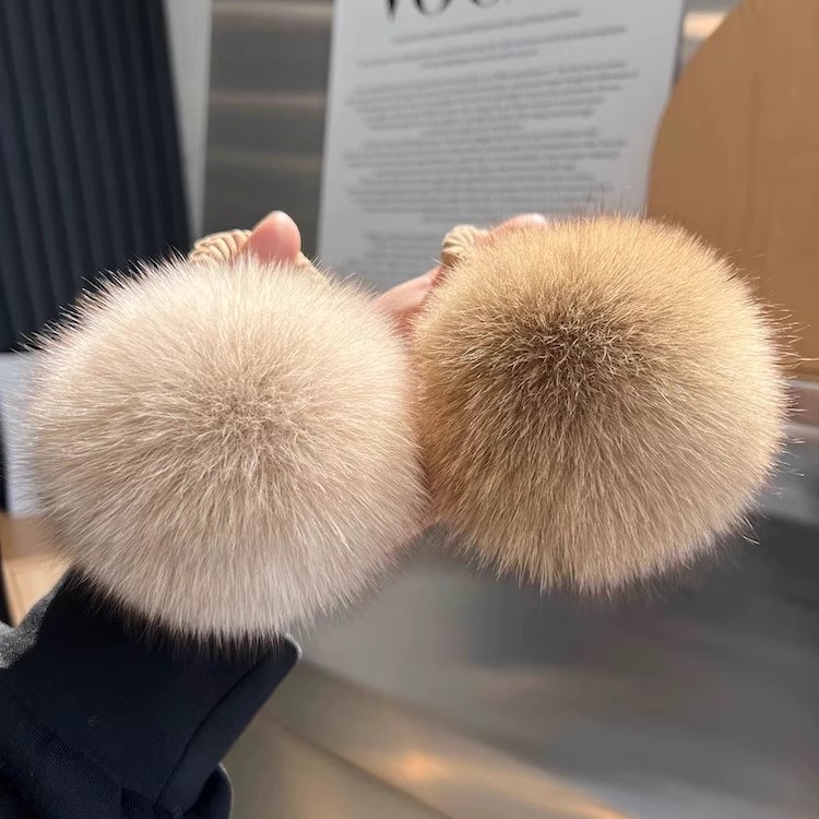 简约狐狸毛球发圈高级感