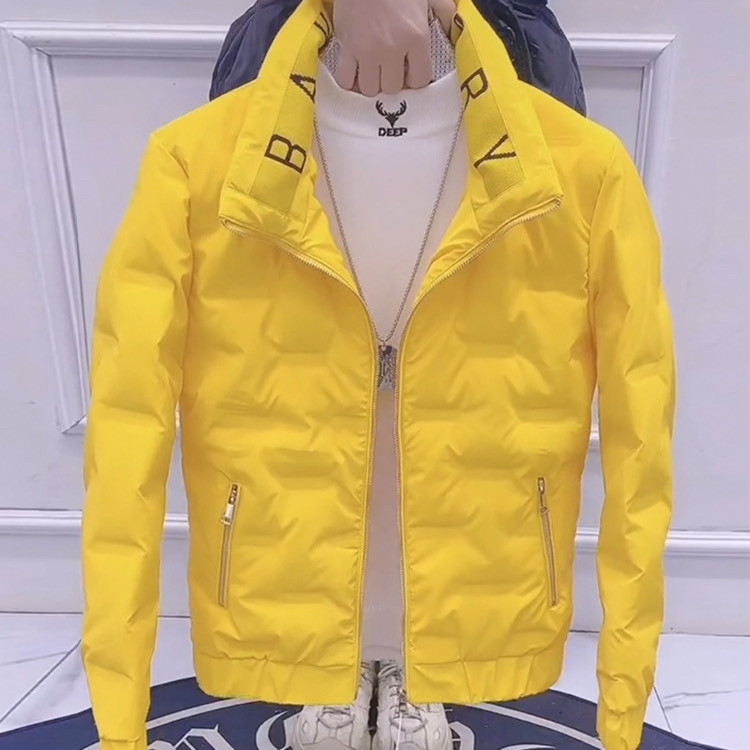 经典黄色羽绒服情侣款很潮很时尚
