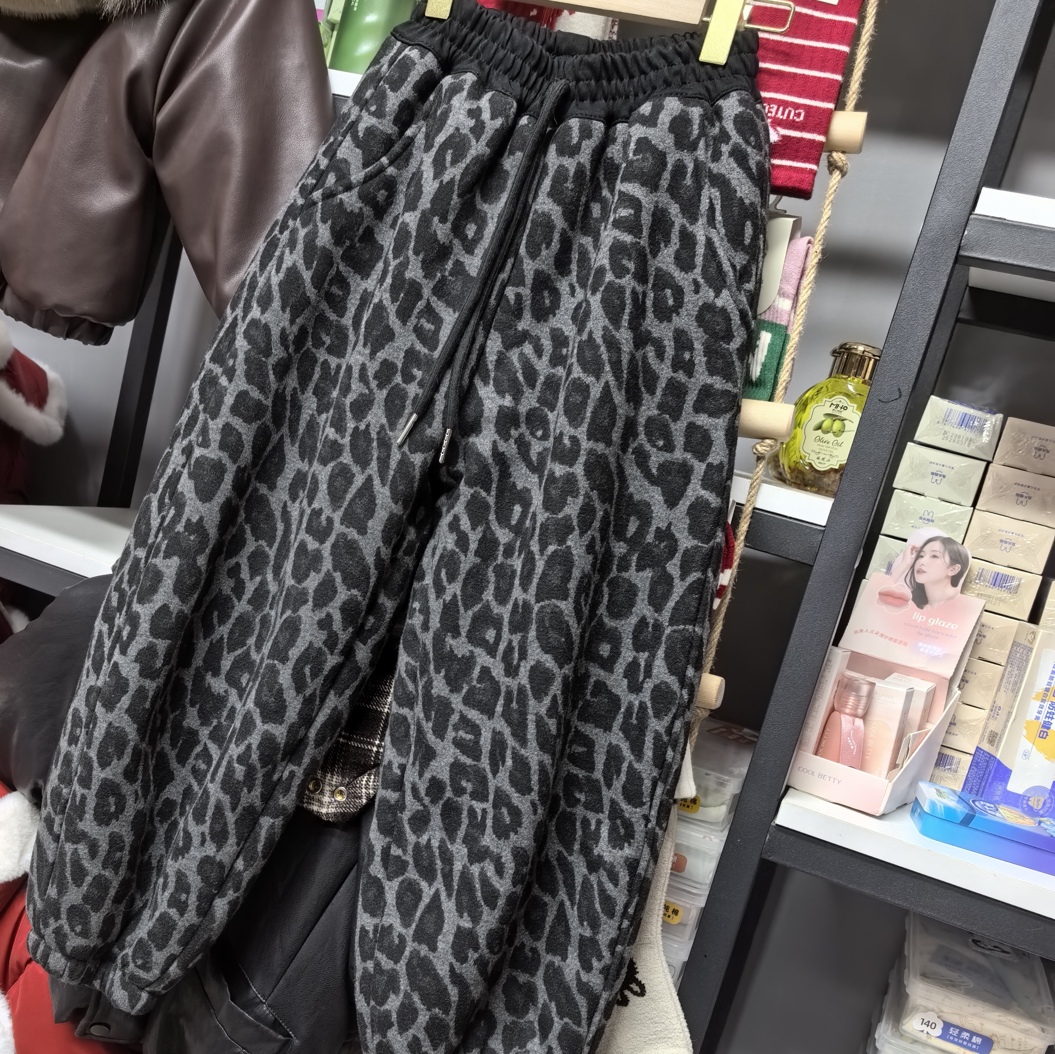 2025新款女童豹纹休闲裤女童加绒加厚洋气大豹纹哈伦裤棉裤男童孩