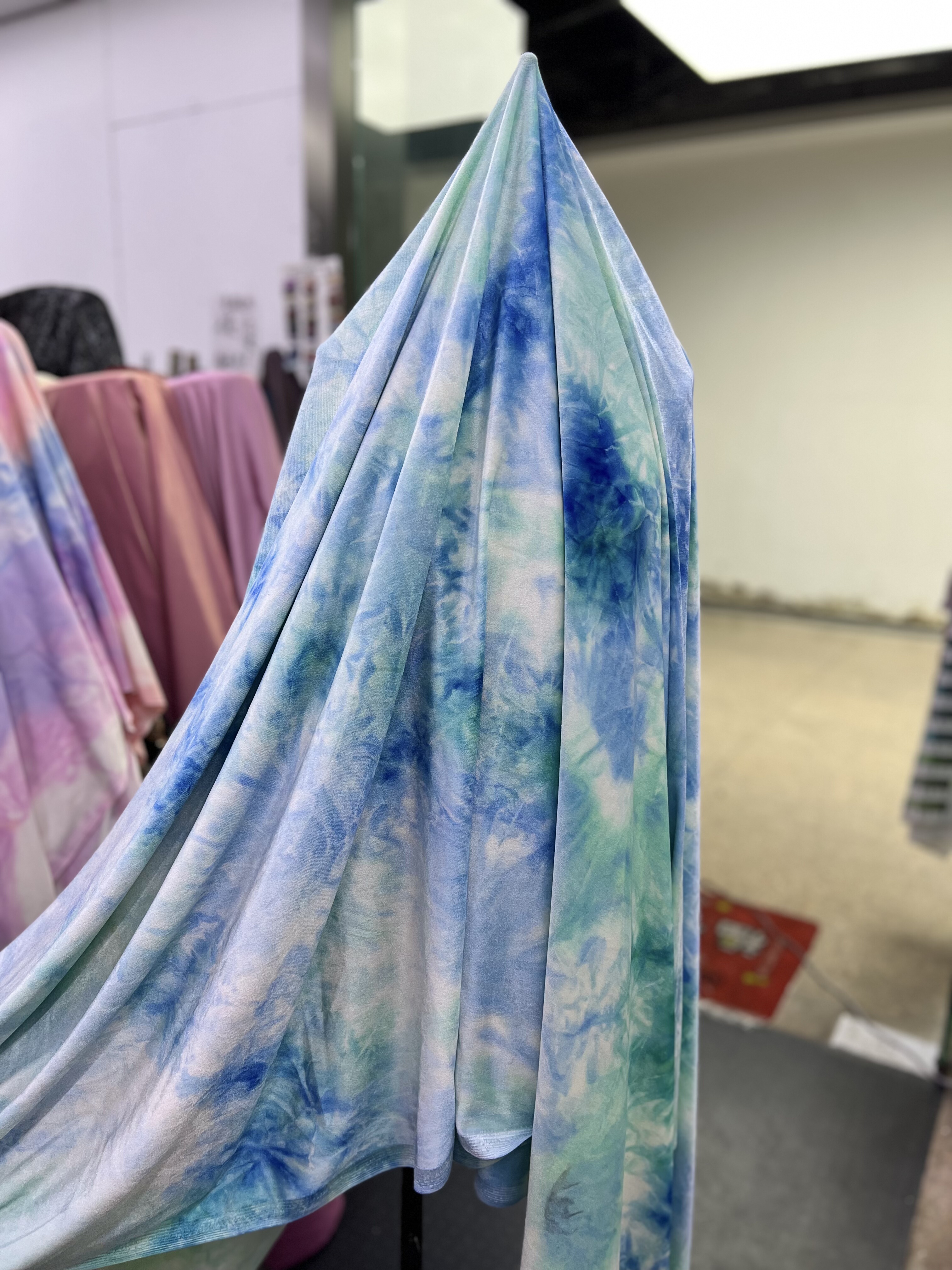 国风水墨印花扎染青海蓝渐变金丝绒韩绒礼服面料马甲汉服童装布料