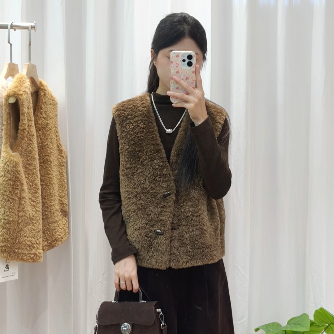 2026秋冬新款环保皮草马甲仿羊毛女装短款坎肩马夹皮毛一体