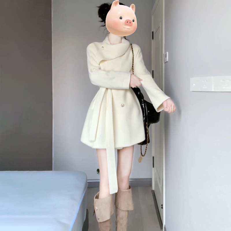 白色千金感斗篷毛呢外套女秋冬加厚2025新款感小个子短款大衣