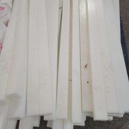 白色PA66尼龙板加工定做 耐磨加玻纤尼龙棒 尼龙冲床垫板长条方块