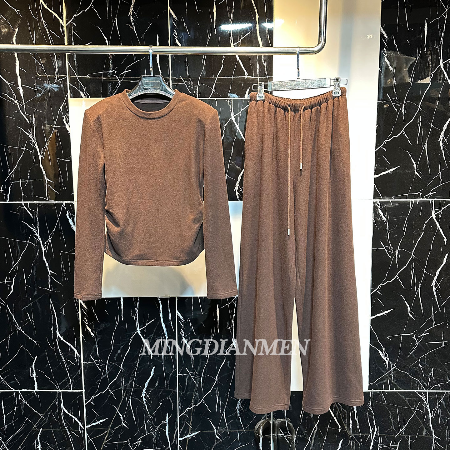 2025秋冬新款极简风垫肩德绒休闲套装上衣阔腿裤两件套气质穿搭