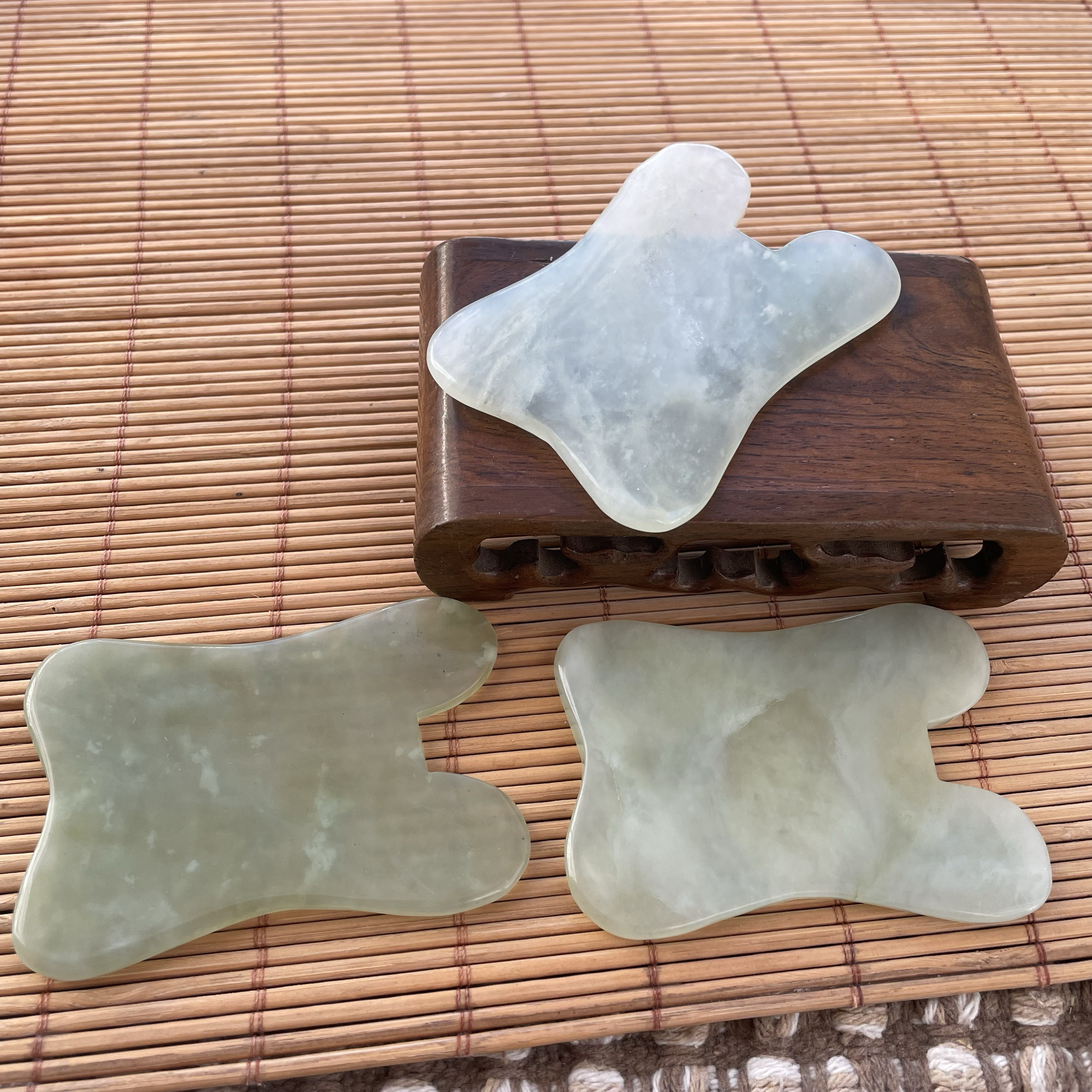 面部刮痧板南阳玉石女脸部拨筋全身通用美容院经络排痧颈部天然玉