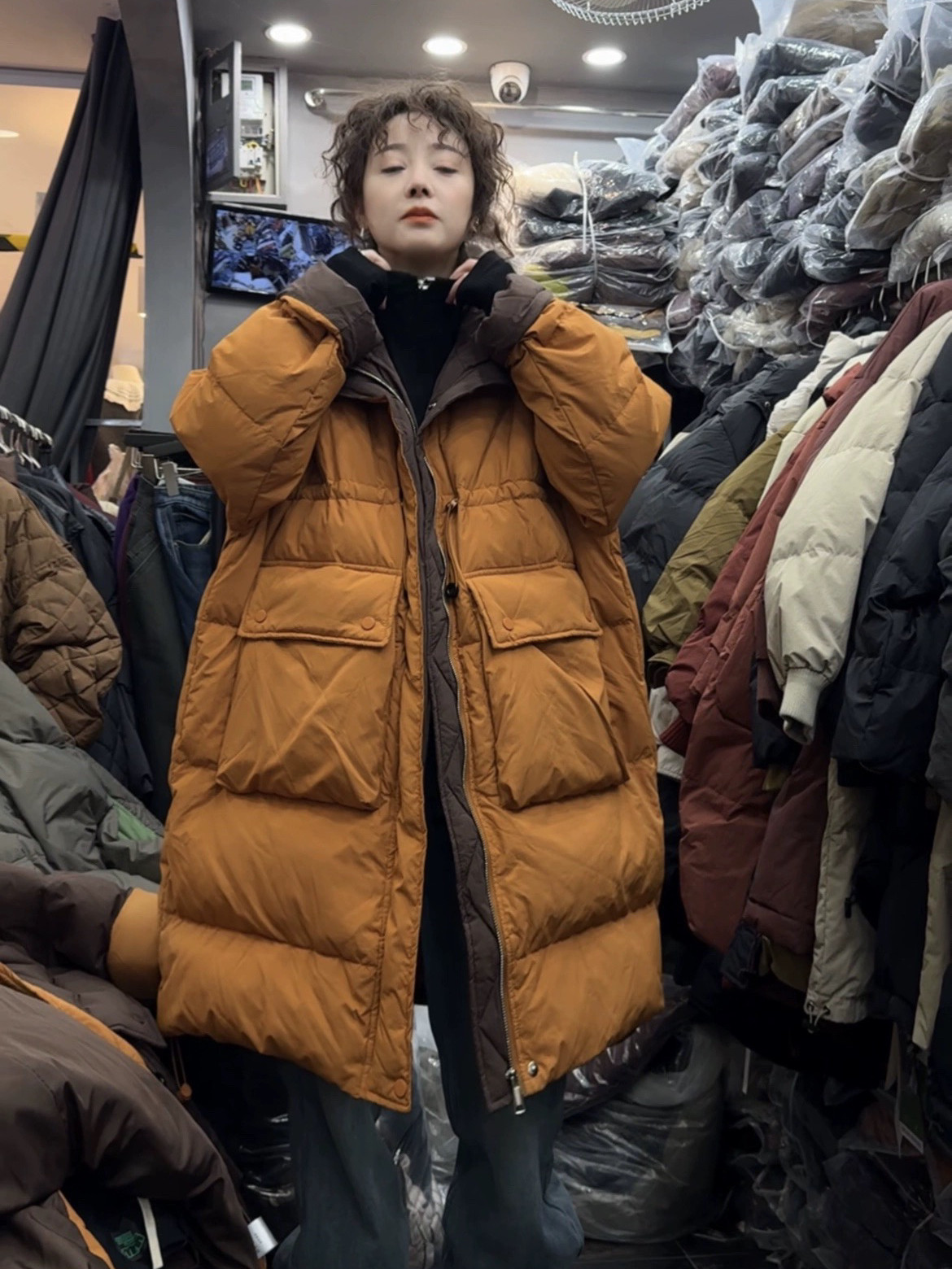 撞色羽绒服女中长款冬季新款韩版宽松加厚白鸭绒过膝面包服外套潮