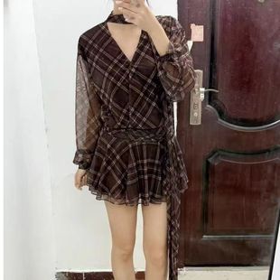 格纹短裙女2025秋新款 V领系带气质连衣裙韩系复古高级感甜酷棕色