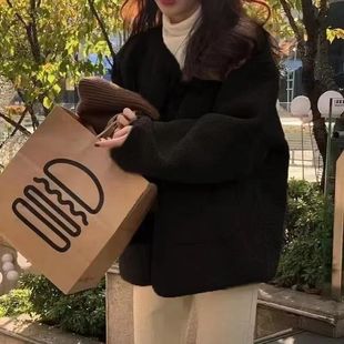 2025年秋冬新款 高级韩系温柔小众设计感加厚羊羔毛外套女咖色短款