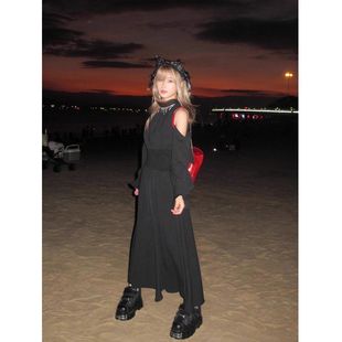 法式 连衣裙秋冬高级感显瘦 气质赫本风黑色性感挂脖露肩内搭中长款