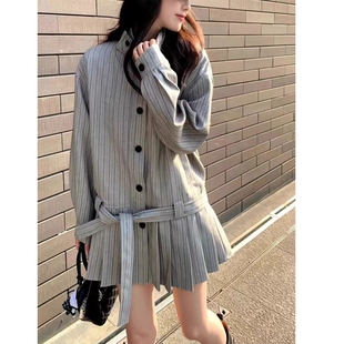 高级感风衣外套2025超火 早秋简约小个子气质条纹立领百褶裙风衣