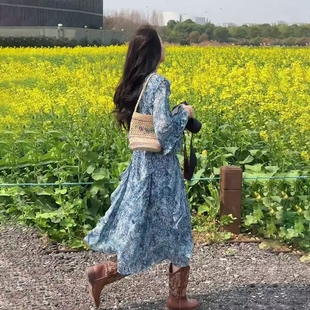 连衣裙女大码 2025秋季 碎花长袖 法式 胖mm显瘦海边度假收腰长裙 新款