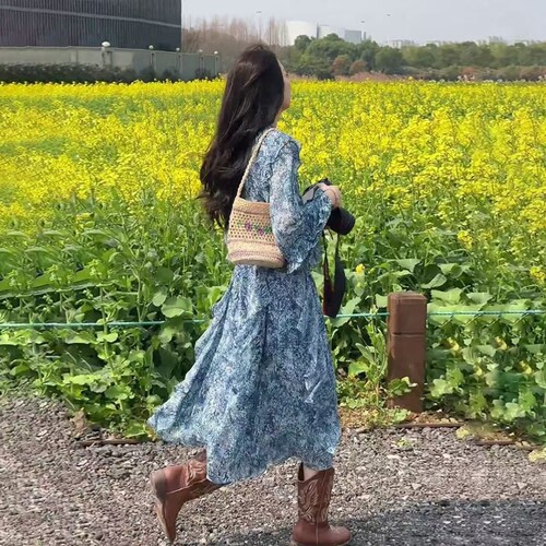 2025秋季新款法式碎花长袖连衣裙女大码胖mm显瘦海边度假收腰长裙