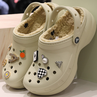 207938 沙滩厚底云朵增高包头毛毛洞洞拖鞋 crocs女鞋 卡骆驰棉鞋
