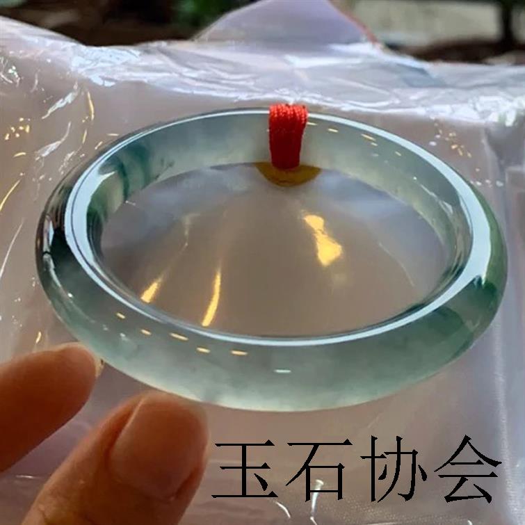 缅甸老坑翡翠色冰种晴水料玉手镯蓝底飘花圆条叮当美人贵妃玉镯子