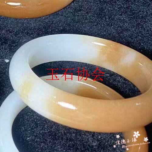 精选新疆和田羊脂白玉手镯细腻白糖黄料玉石镯子高级复古时尚女款