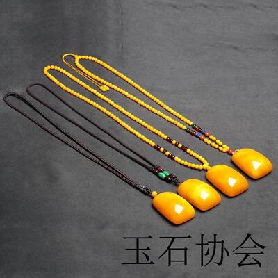 原矿石鸡油黄琥珀老蜜蜡无事牌水滴吊坠血泊项链高级百搭男女同款