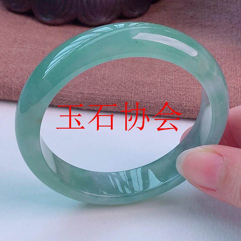 缅甸翡翠色手镯冰糯种透水蓝底