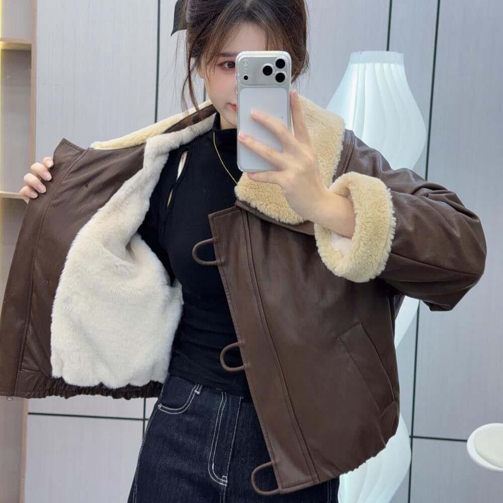 加绒加厚皮衣外套女2025冬季新品小个子感娃娃领气质减龄上衣