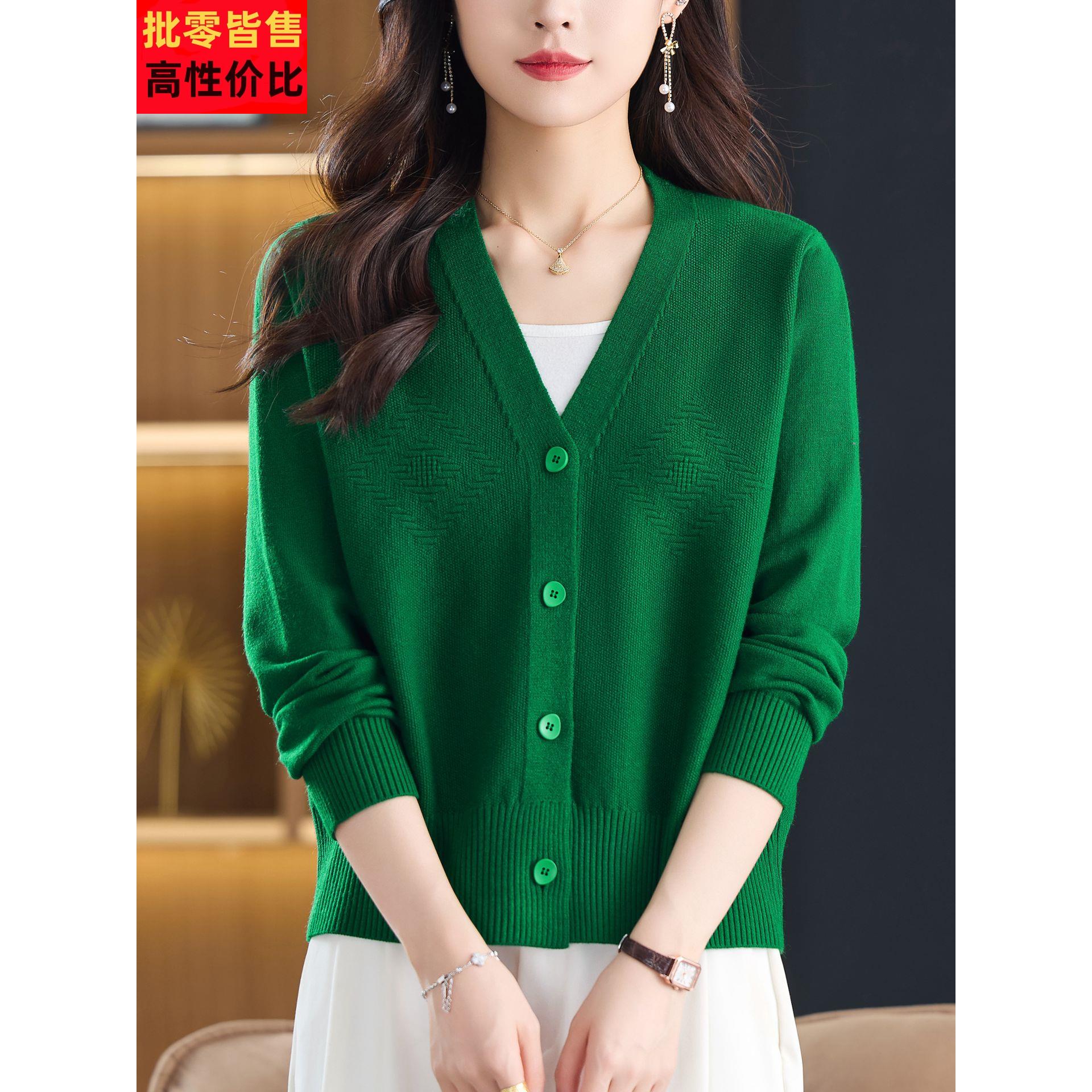 2025秋冬新款绿色V领针织开衫女 单排扣短款长袖显瘦长袖毛衣外套