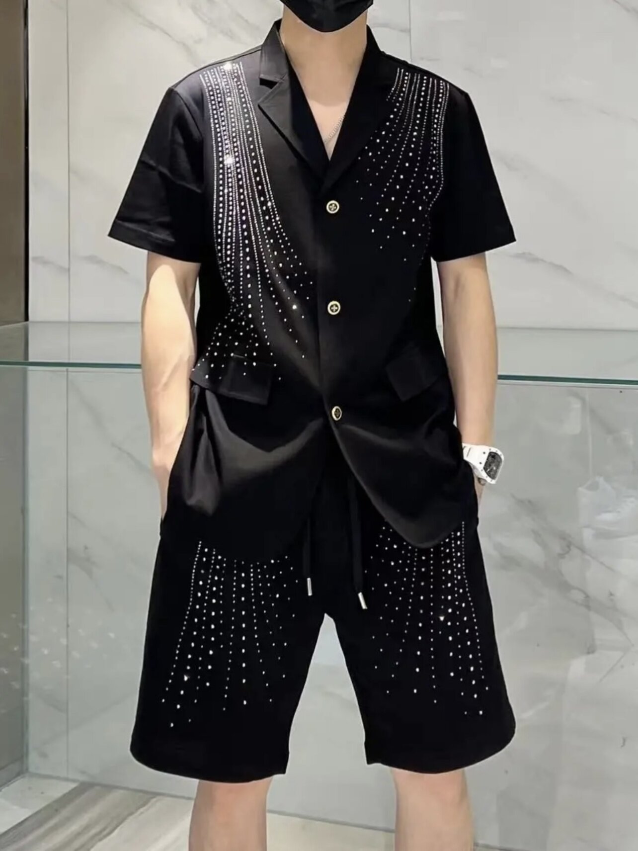 2024 새로운 여름 한국 스타일 패션 브랜드 디자인 핫 다이아몬드 반팔 정장 남자 나이트 클럽 정장 반바지 투피스 세트
