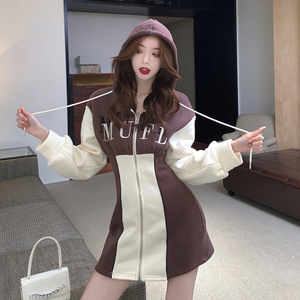 RM22274#港味甜酷秋冬加绒加厚修身显瘦高腰撞色连帽卫衣连衣裙