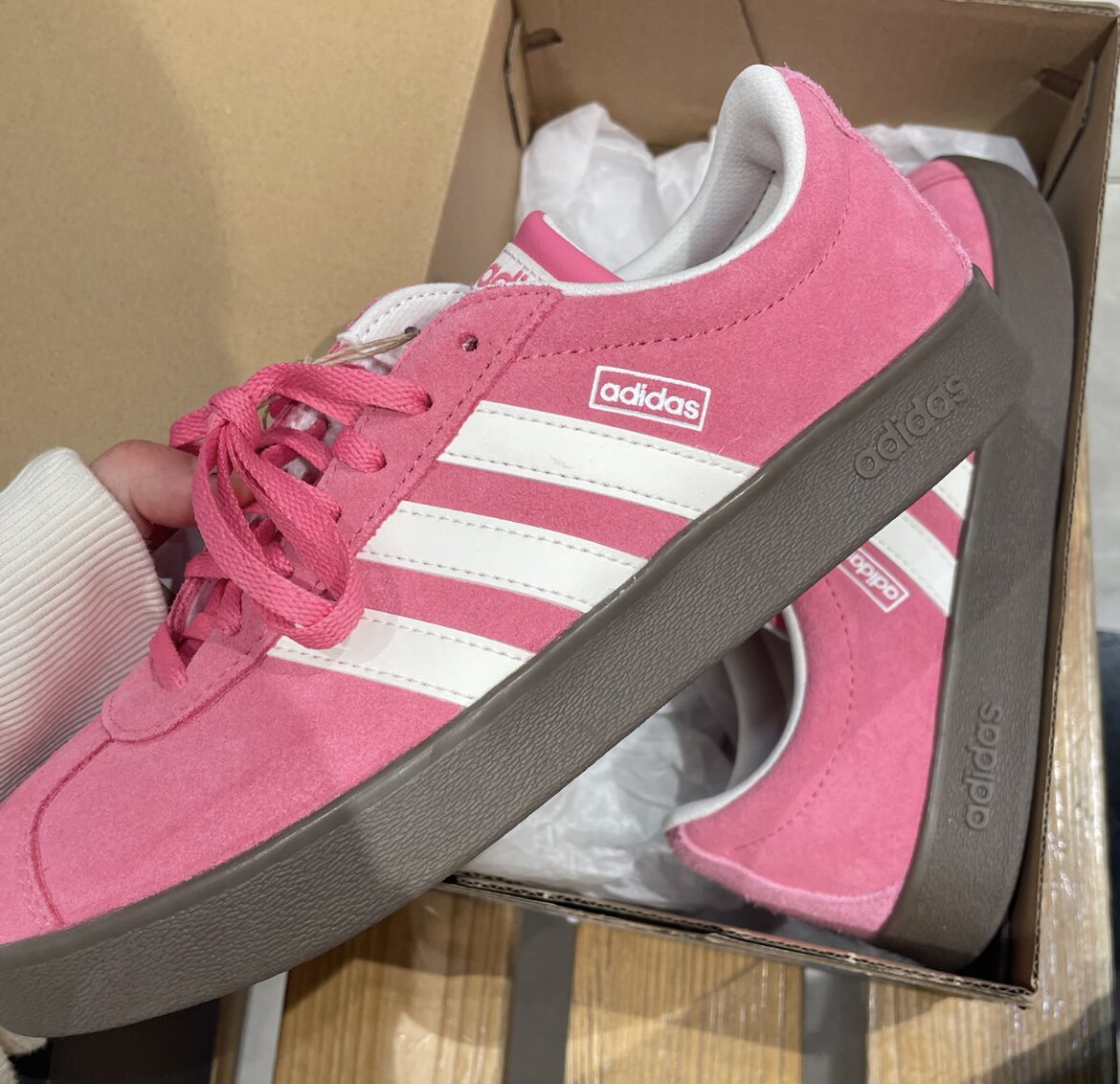 adidas防滑耐磨新款男女同款简约休闲板鞋kk4650