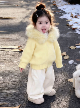 韩版女童2025冬季新款奶黄色毛领连帽拉链毛衣外套女孩杏色直筒裤