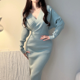 蓝色v领针织长袖连衣裙女秋冬季内搭打底气质收腰修身包臀长裙子
