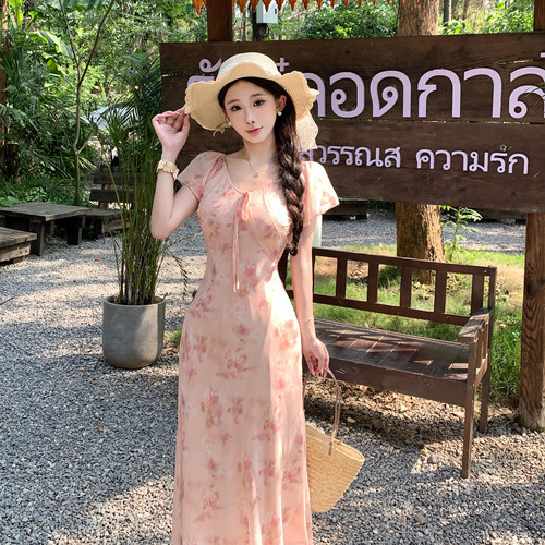 法式浪漫粉色碎花小飞袖连衣裙女夏荷叶边系带收腰A字裙度假长裙
