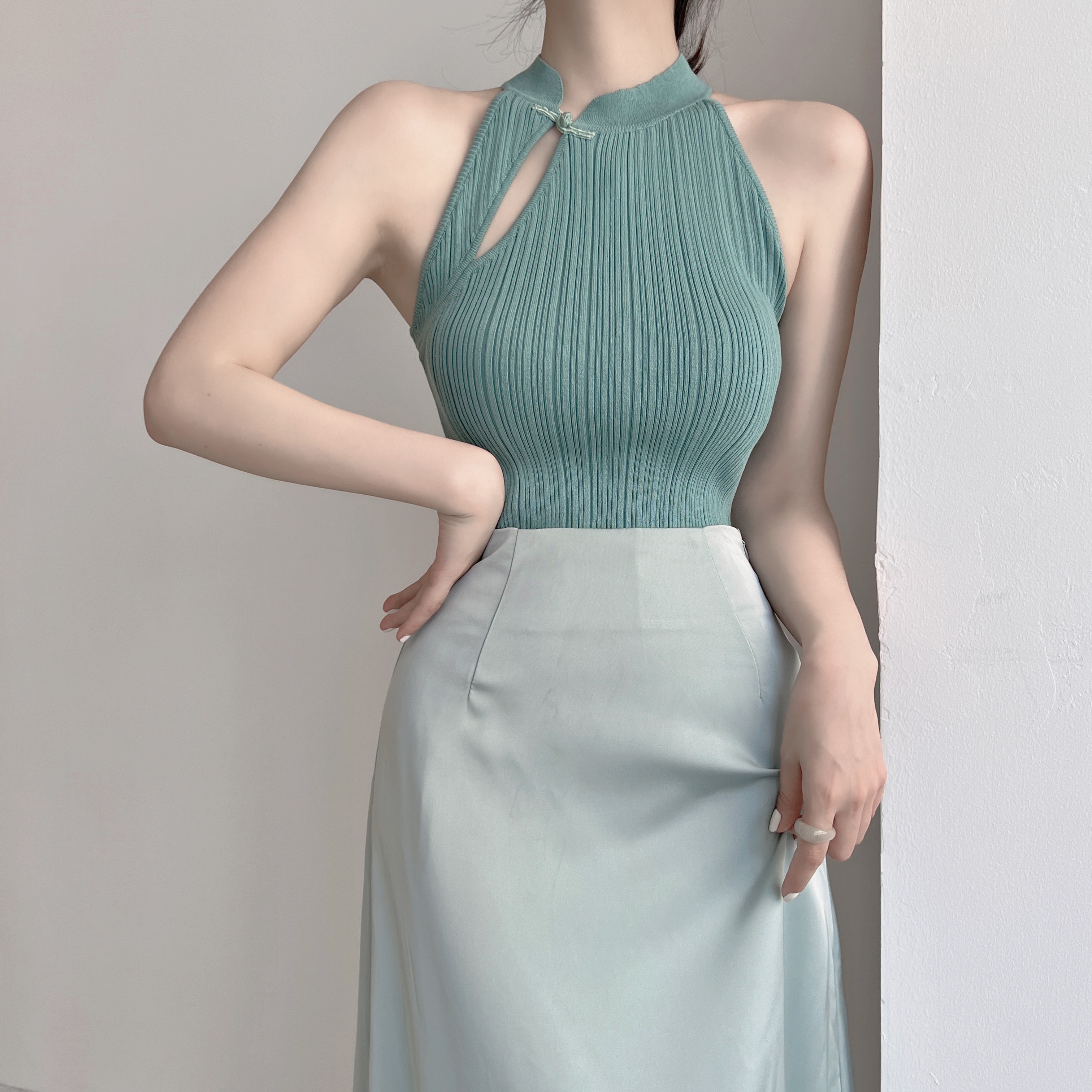 修身显瘦挂脖法式复古背心