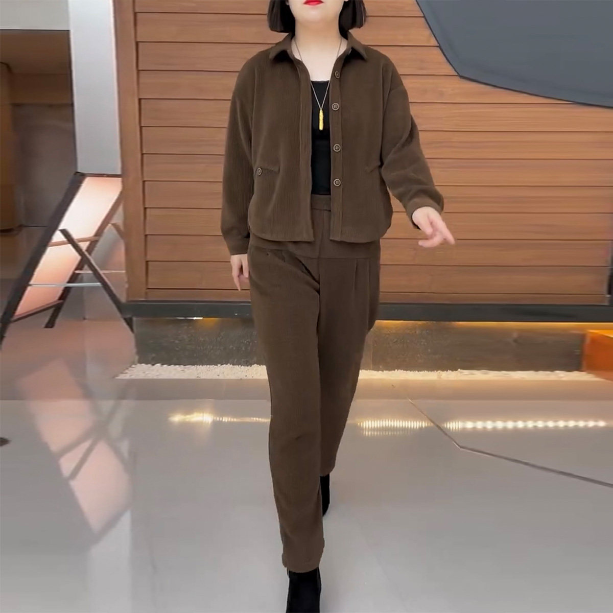 2025年春秋新款休闲洋气显瘦套装中年妈妈时尚减龄纯色两件套女装