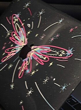 汪三岁「烟花蝶」黑色满天星MacBook保护壳苹果笔记本2024款电脑pro套macpro14寸13airm2透黑色M3M4配件