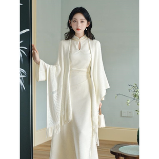 春秋新中式秋装轻国风清冷感旗袍披肩女外搭礼服裙子针织白色披巾