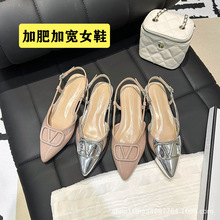 大码女凉鞋脚宽胖加肥版法式V扣包头凉鞋女夏新款高级感尖头后空