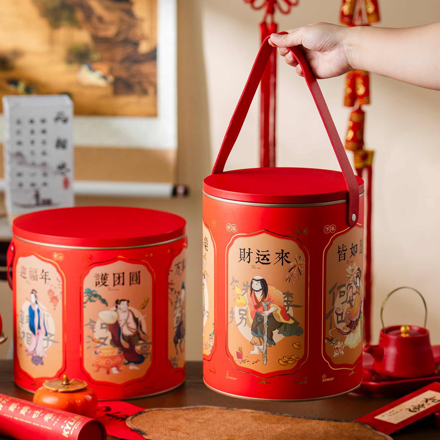 2026新款年货礼品包装盒春节熟食糖果抱抱桶定制创意插画空铁盒子