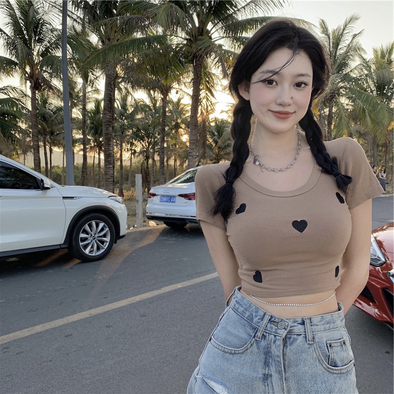 辣妹爱心性感露脐打底刺绣t恤
