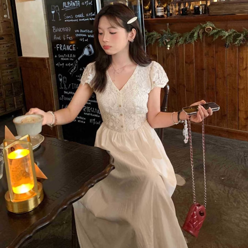法式温柔风V领蕾丝连衣裙女夏收腰显瘦仙女裙