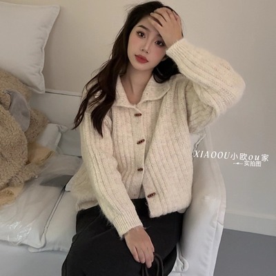 短款牛角扣开衫毛衣女秋冬加厚慵懒风坑条翻领针织外套ins