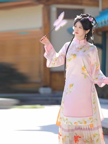 清朝末年中式婚礼喜娘服旅游跟拍