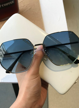 防紫外线方形女太阳镜