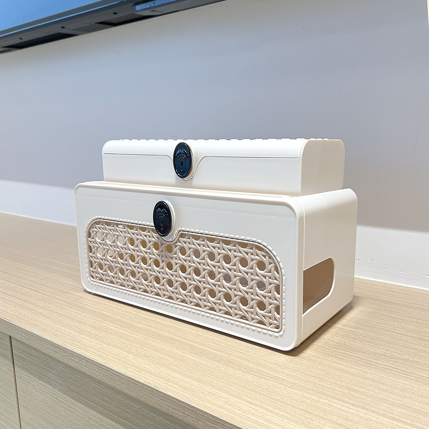 漂亮桌面插板收纳盒理线器集线盒插排电线数据线整理盒