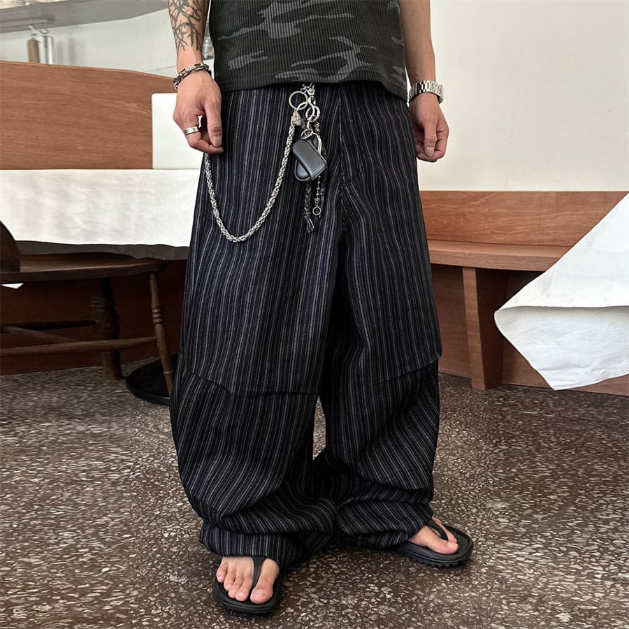 韩国男装错位膝盖掐褶条纹牛仔裤