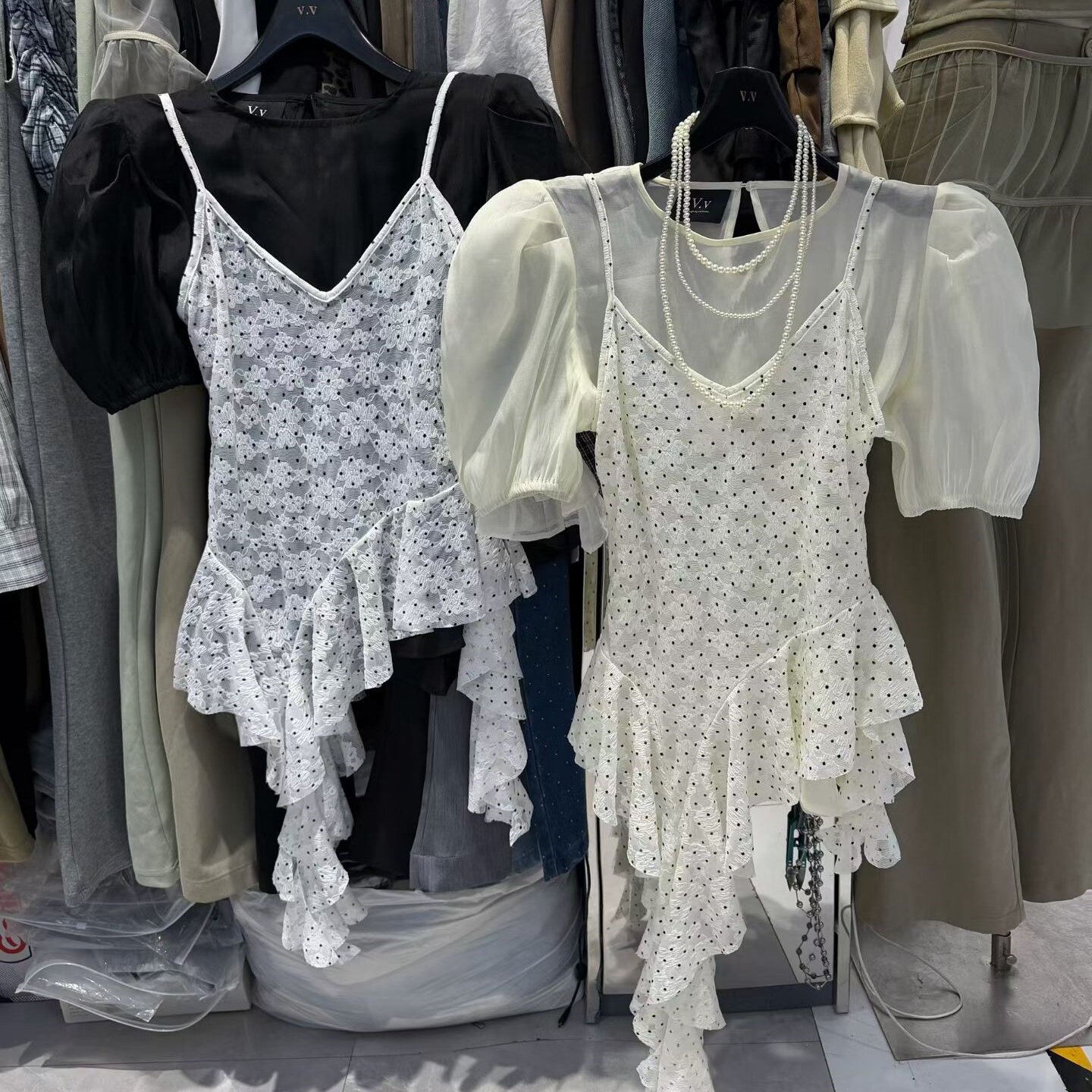 V.V2026夏新款法式气质透视泡泡袖圆领上衣女波点吊带背心两件套